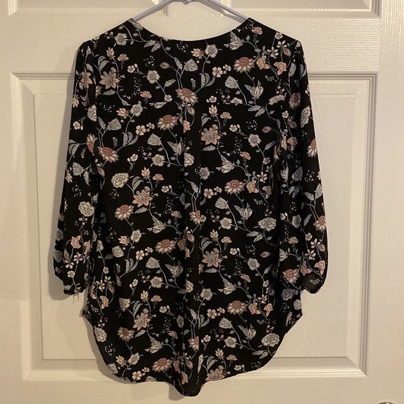 Pleione black, pink, and grey floral 3/4 sleeve blouse - Picture 6 of 8